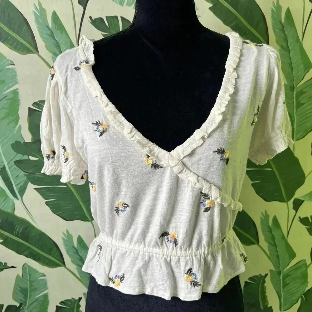 Free People Women’s Cream full bloom embroidered crop top Ruffle Small NWT - Picture 5 of 9